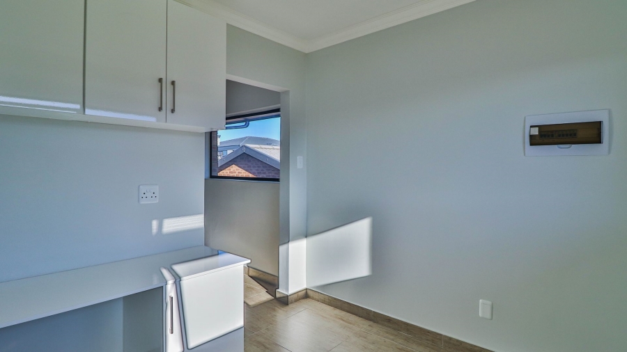 4 Bedroom Property for Sale in Wavecrest Eastern Cape